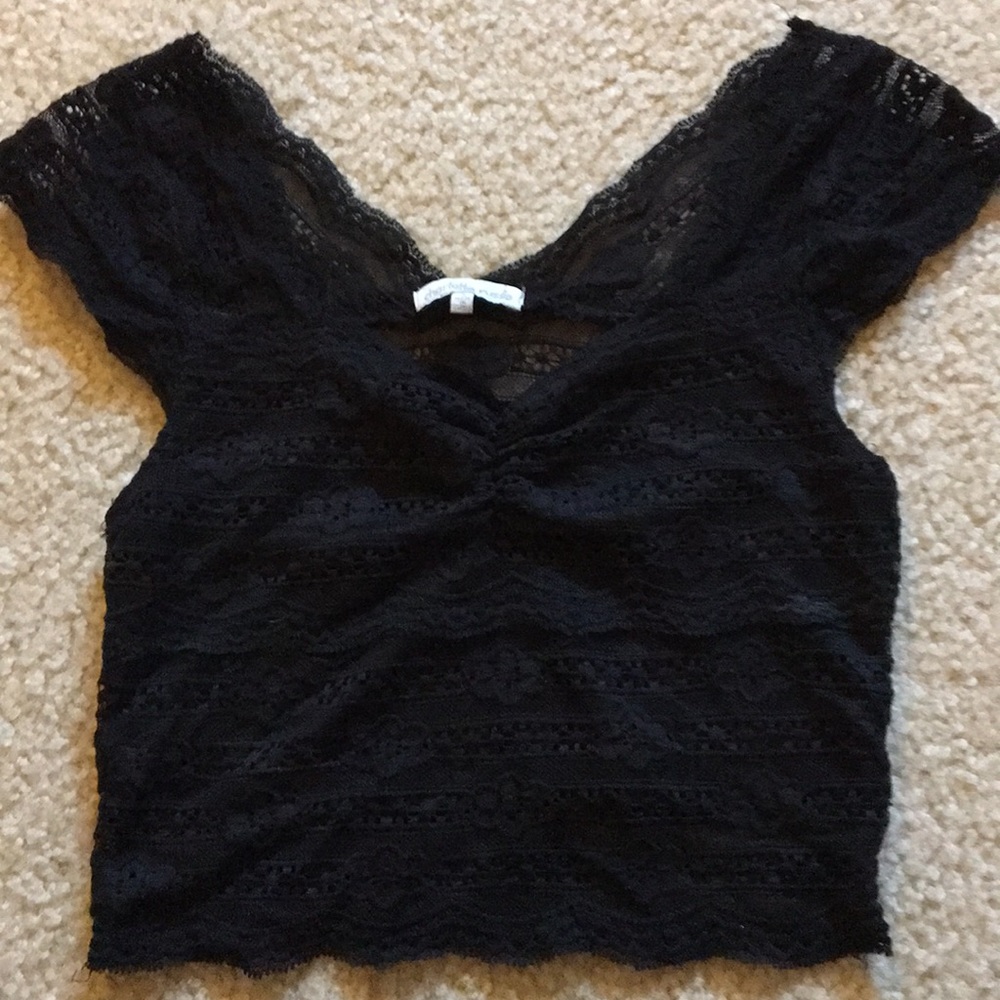 GOING OUT LACE CROP TOP
